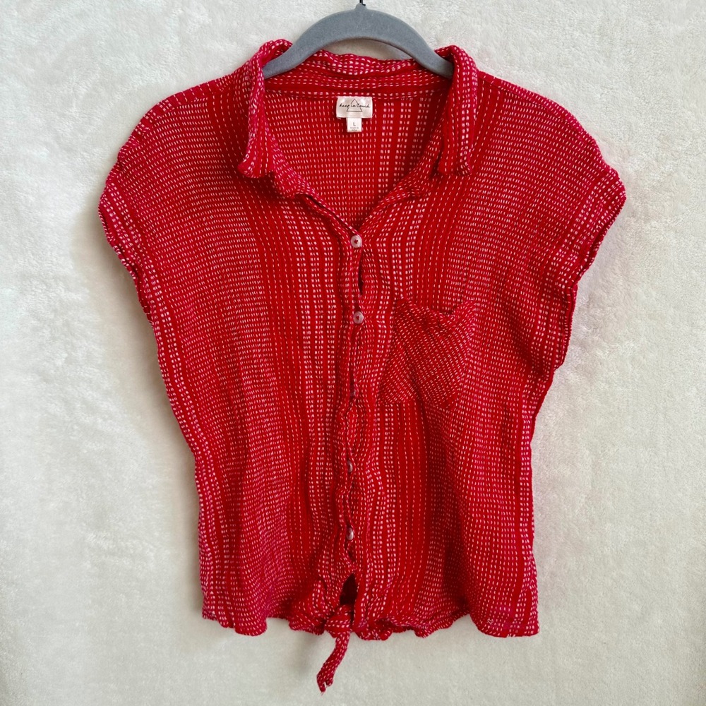 Keep In Touch Red Dobby Stitch Button‎ Down Cap Sleeve Tie-Front Crop Top L